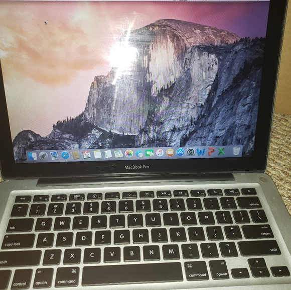 Sold MacBook Pro 13 inch 2009 - Picture 2 of 5